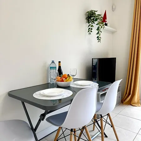 아파트 Mi Casa Orlando Fanabe 아데제